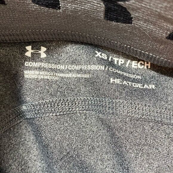 Under Armour Compression Leggings Womens XS Gray Capri HeatGear Workout Gym UA - Picture 3 of 6
